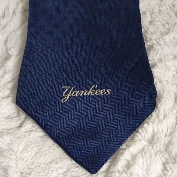 Ralph Marlin New York "Yankees" Silk Neck Tie - Picture 4 of 5